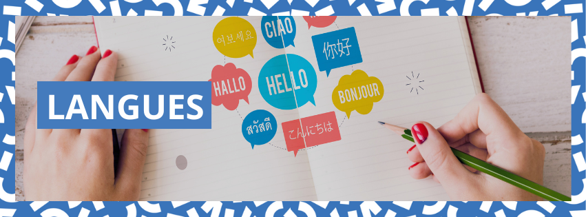 Carnet avec bonjour écrit en plusieurs langues dessus